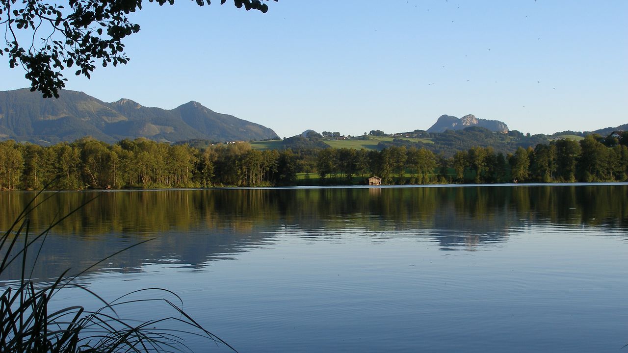Am 600m entfernten Tinningersee Am 600m entfernten Tinningersee